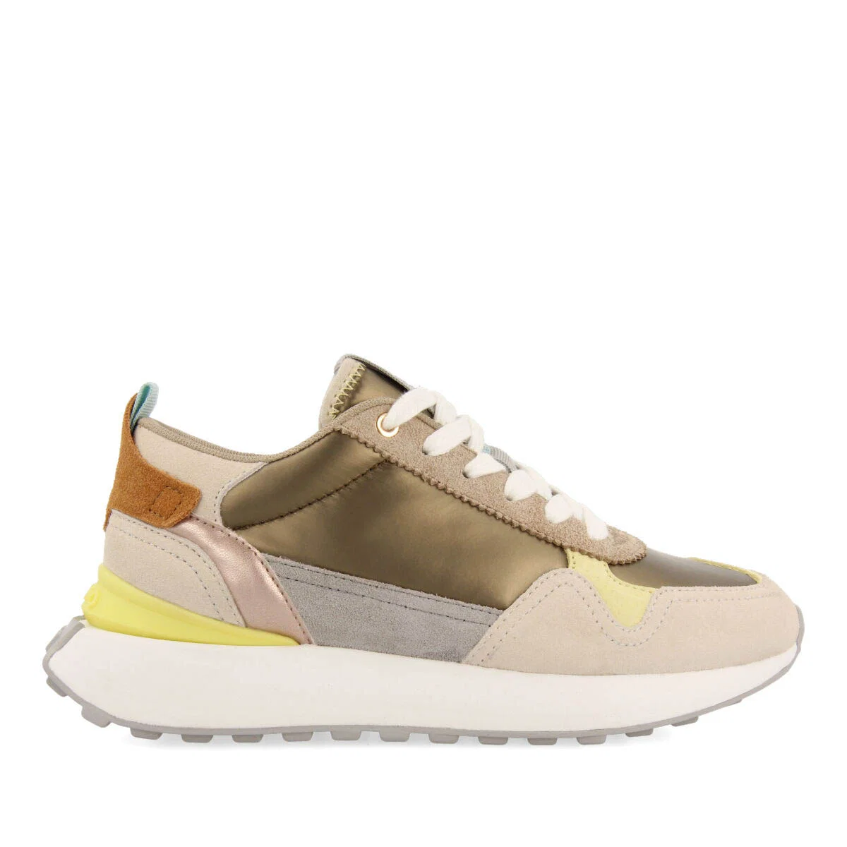 Selkirk women's gold retro sneakers with details - Image 2