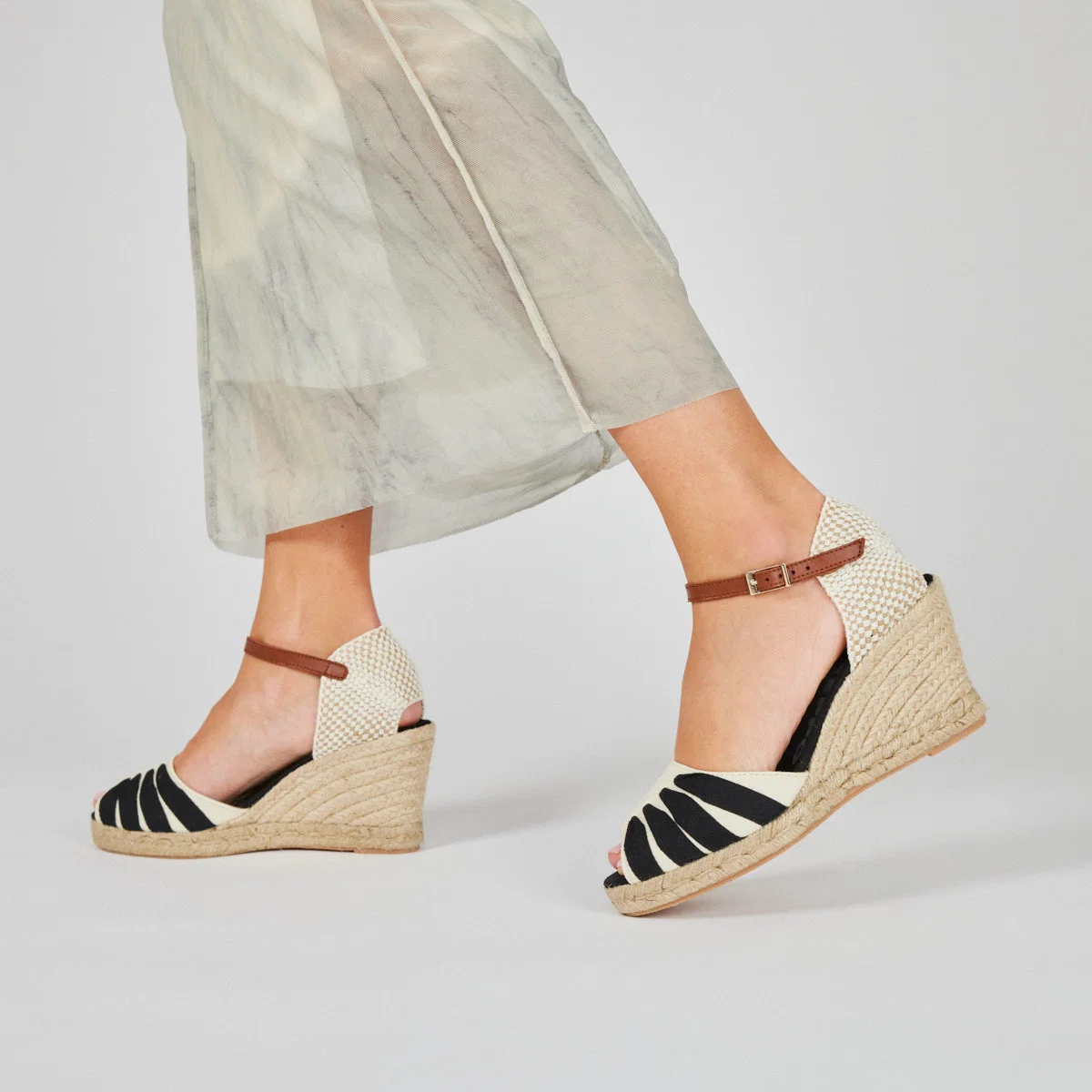 Araya women's black espadrilles with jute wedges - Image 3